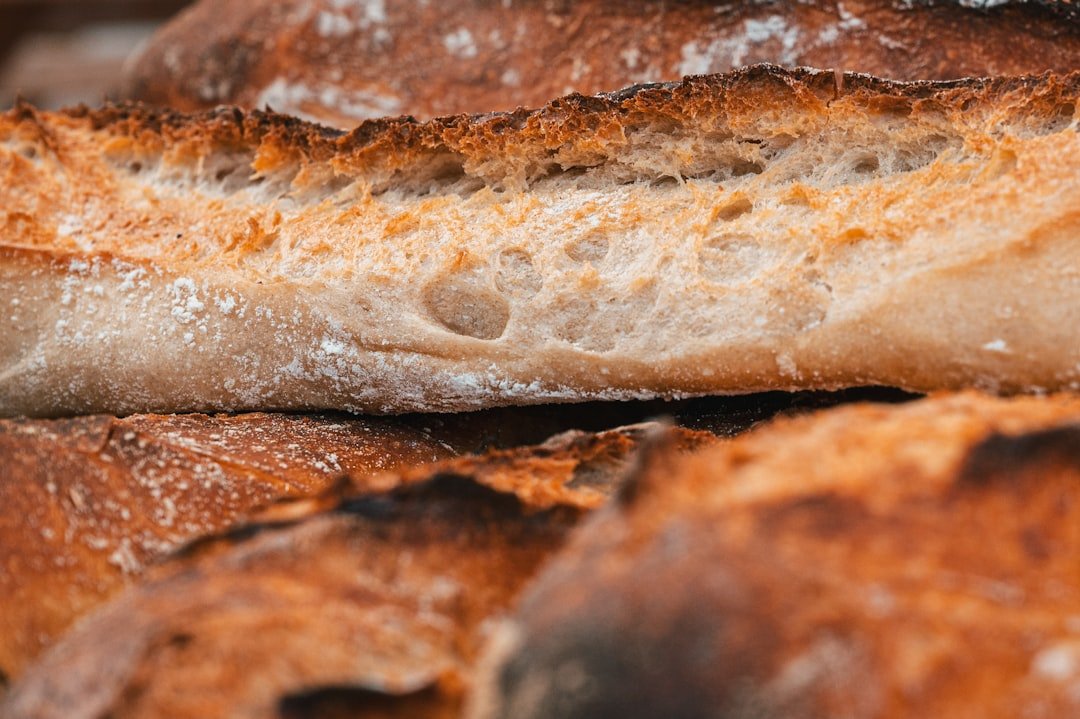 Baguette traditionnelle française. Traditional French baguette.